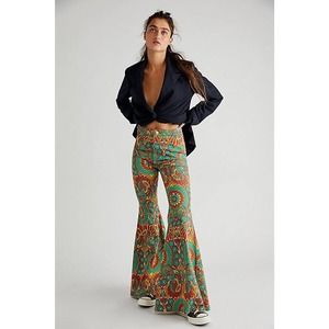 New Free People Printed Just Float On Flare Jean in Emerald Combo Size 26